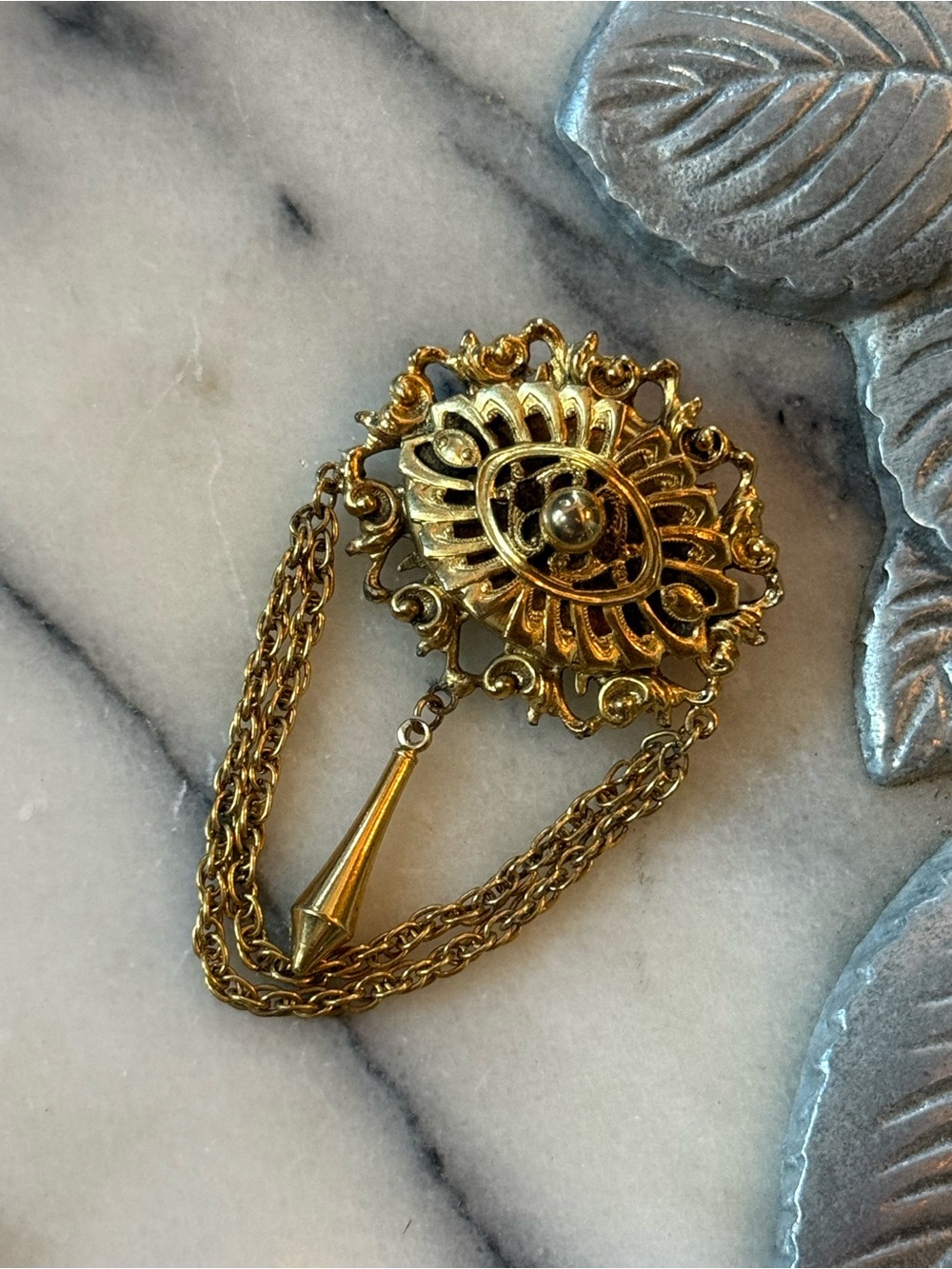 Gold Filigree Chain Drop Brooch - Elegant Gold-Tone Pin